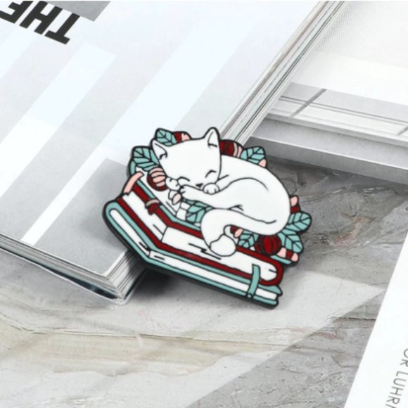 🍏50% OFF/3+...Sleeping Cat Pin - Picture 1 of 6